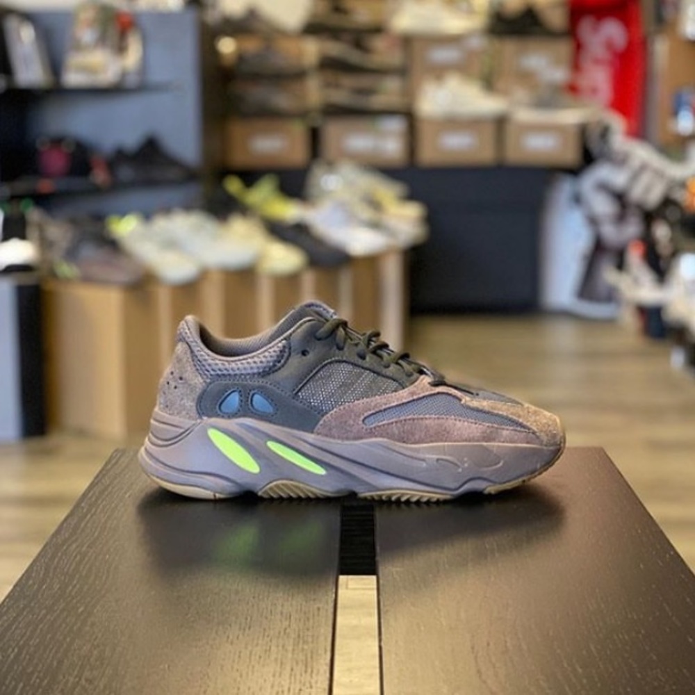 Yeezy boost 700